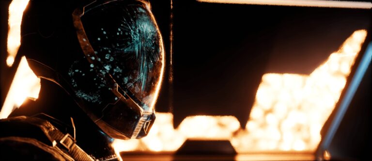 Casque futuriste de pilote d'aviation ou de jeu vidéo avec reflet d'étoiles et de galaxie, ambiance intense et immersive pour les fans de simulation aérienne et jeux de combat en ligne.