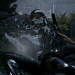 Explosion d'un soldat dans un jeu vidéo de tir en environnement urbain sombre, avec des détails de graphismes haute définition.