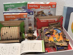 Smartivity jeux de société éducatifs, petits robots et jeux d'adresse en bois pour enfants, parfaits pour stimuler la créativité et la concentration, idéal pour les activités en famille et l'apprentissage ludique.