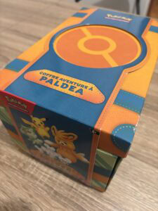 Boîte d'aventure Pokémon Pokémon Pikachu et Évoli, jeu de collection et d'exploration pour enfants à partir de 6 ans. Parfait pour fans de jeux de société et cartes à collectionner Pokémon.