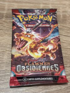 Cartes à collectionner Pokémon Éclat Violet Flammmes Obsciennnes, booster de 10 cartes supplémentaires, pour jeux de cartes Pokémon, édition dynamique et rare.