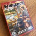 Méfiez-vous, mais cette image de jeu de société "Sherlock La Copie" ne semble pas directement liée aux jeux vidéo ou à l'univers de l'esport, ce qui pourrait limiter son efficacité pour le référencement Google axé sur le gaming et l'esport.