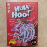 Octopus coloré avec des anneaux lumineux autour, jeu de société Hula Hoo! basé sur le déguisement et l'élimination pour toute la famille, parfait pour jouer en intérieur.