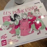 Princesse de dessin animé en couleur, livre de coloriage pour enfants avec personnages princesses, design pour activité créative et divertissante, idéal pour stimuler l'imagination des enfants.