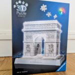 Puzzle 3D Arc de Triomphe, jeu de construction en pièces à assembler, éclairé par LED, pour décoration intérieure ou collection, inspiré de l'emblématique monument parisien.