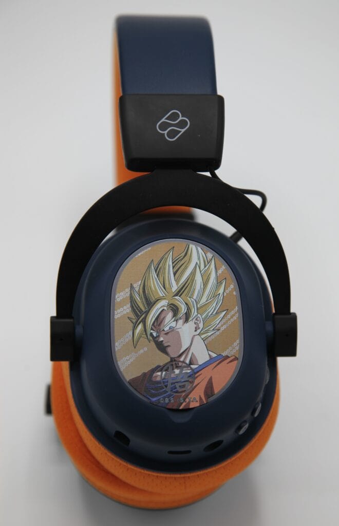 Casque gaming avec design Dragon Ball Z, écouteurs de haute qualité pour gaming et streaming, idéal pour joueurs passionnés.