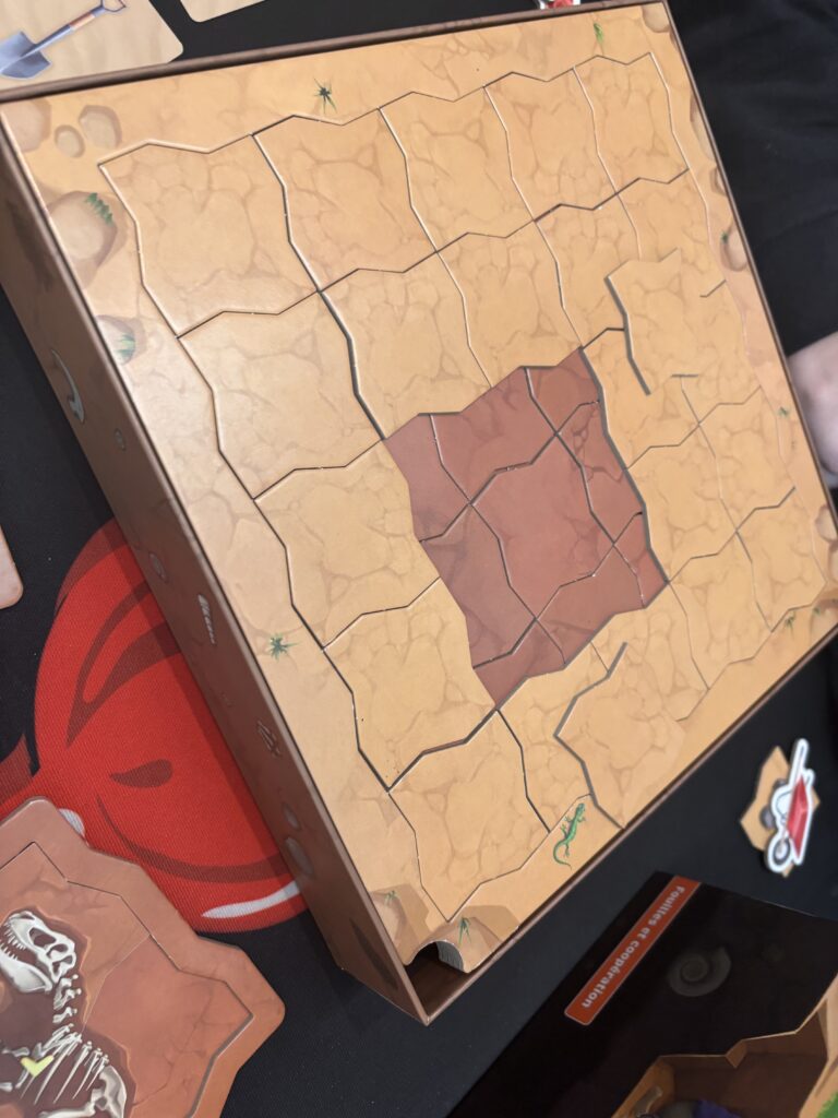 Sémantique, jeux de société, stratégie, Plateau de jeu de société avec terrain désertique, jeu de stratégie, jeu de société thématique sur l'aventure dans le désert, éducatif, divertissement, jeu de planification.