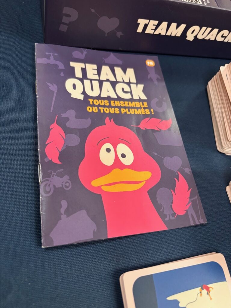 Quack de l'équipe, jeu de société pour jouer en groupe autour de thèmes amusants et colorés, parfait pour les fans de jeux de société familiaux et de divertissement convivial.