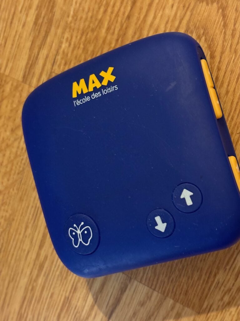 Max école des loisirs, console de jeu éducative pour enfants, colorée et interactive, conçue pour encourager l'apprentissage et le divertissement chez les jeunes enfants.