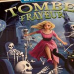 Tombeur sorcière jeu vidéo en famille avec squelettes et chat noir - couverture de jeu Tombée Frayeur pour PC et console, animation et univers fantastique dark fantasy, effrayant et amusant, pour enfants et adultes - jeux pour amis et famille - ambiance effrayante avec personnages animés zombie et chat noir.