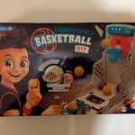 Jeu de basket électronique DIY pour enfants avec installation facile, à partir de 8 ans, comprenant un tableau électronique, des balles et accessoires pour jouer à domicile.