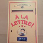 Texte alternatif : Jeu de société "À la lettre" pour enfants, jeu de lettres éducatif, parfait pour toute la famille, idéal pour développer vocabulaire et compétences linguistiques.