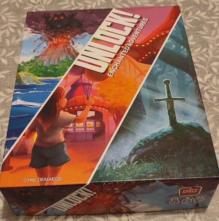 Jeu de société aventure "Unicorns", illustrations de volcans, paysages marins et châteaux, parfait pour les amateurs de jeux familiaux et d'exploration.