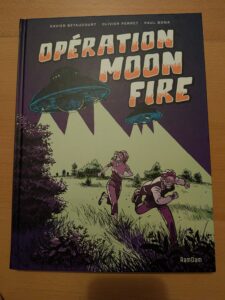 Uranus, soucoupe volante, extraterrestre, science-fiction, aventure, livre de bande dessinée, histoire pour enfants, aliens, combat, exploration spatiale, illustration colorée, dessin animé, récit d'aventure, lecture captivante, science-fiction jeunesse, récit graphique, imagination, héros, imagination extraterrestre, aventure spatiale, album illustré.