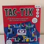 Jeu de stratégie familial TAC-TIK pour toute la famille, idéal pour 2 à 6 joueurs, avec des règles simples et un temps de jeu d'environ 45 minutes.