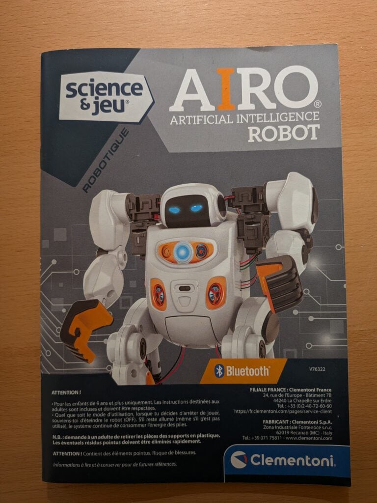 Robot IARO, robot d'intelligence artificielle avec Bluetooth, conçu pour l'apprentissage et le jeu interactif.