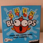 Jeu de cartes Bloops avec personnages colorés et chiffres, idéal pour apprendre en s'amusant. Parfait pour les enfants à partir de 8 ans, favorise la mémoire et la reconnaissance des chiffres.
