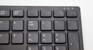 Clavier professionnel Dell KB525C avec touches ergonomiques, idéal pour une utilisation polyvalente en bureautique et gaming.