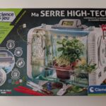 Serre high-tech pour la culture botanique innovante, équipée de fonctionnalités avancées pour la croissance optimale des plantes, idéale pour expérimenter la botanique à domicile.