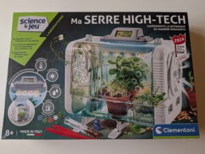 Serre high-tech pour la culture botanique innovante, équipée de fonctionnalités avancées pour la croissance optimale des plantes, idéale pour expérimenter la botanique à domicile.