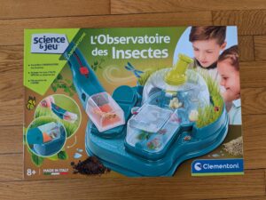 Explorez la vie des insectes avec cet observatoire interactif pour enfants, idéal pour découvrir la nature et encourager l'apprentissage scientifique.