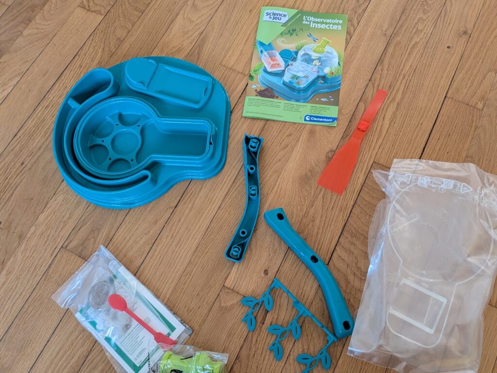 Kit d'observation d'insectes pour enfants avec accessoires pour explorer la nature.