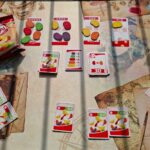 Jeu de cartes et de stratégie inspiré des paquets de chips, parfait pour les amateurs de jeux de société et de snacks.