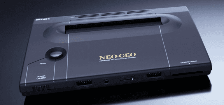 Console NEOGEO AES+ pour jeux rétro, design compact et élégant, idéal pour collectionneurs et amateurs de jeux vidéo classiques.