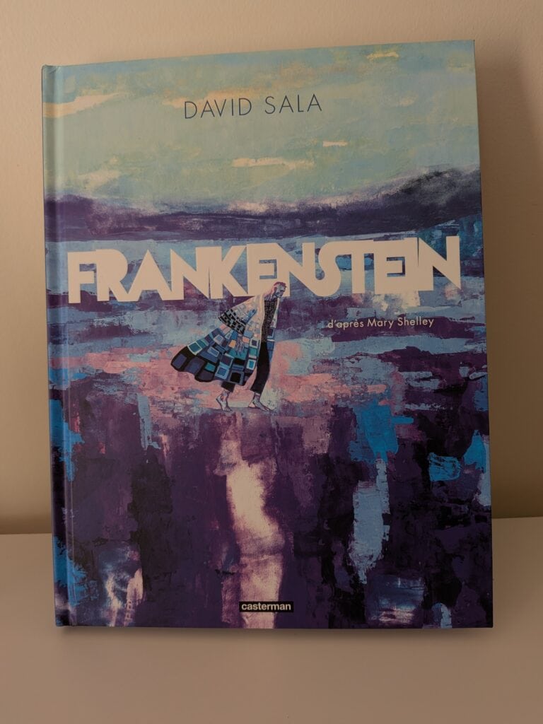 Illustration de couverture du roman graphique Frankenstein de David Sala, inspiré par Mary Shelley, avec un paysage onirique et un personnage mystérieux en costume coloré.