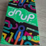 Jeu de société Dnup pour 2 à 5 joueurs, idéal pour toute la famille, avec des règles simples et un design coloré.
