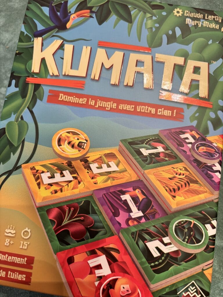 Jeu Kumata, domino jungle, pour enfants, idéal pour développer la concentration et la stratégie, avec des illustrations colorées et un thème aventure dans la jungle.