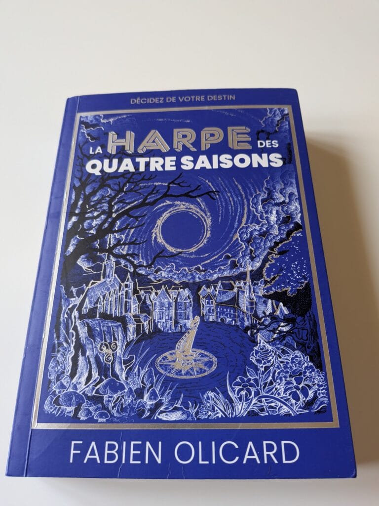 Harpes des Quatre Saisons, livre de Fabien Olicard, illustrant les changements saisonniers à travers une œuvre artistique.