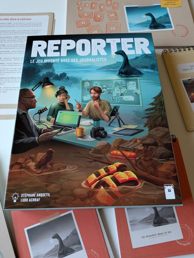 Dossier de jeu vidéo "Reporter" avec dauphin, illustrant un jeu d'enquête et d'aventure sous-marine, avec des journalistes et un environnement aquatique.