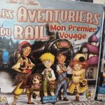 Couverture du jeu de société Les Aventuriers du Rail : Mon premier voyage avec des personnages animés et un train en arrière-plan.