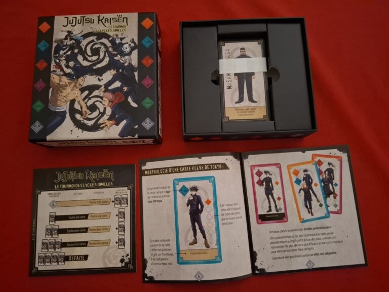 Jeu de société Jujutsu Kaisen avec cartes et boîte de jeu, parfait pour les fans de manga et anime.