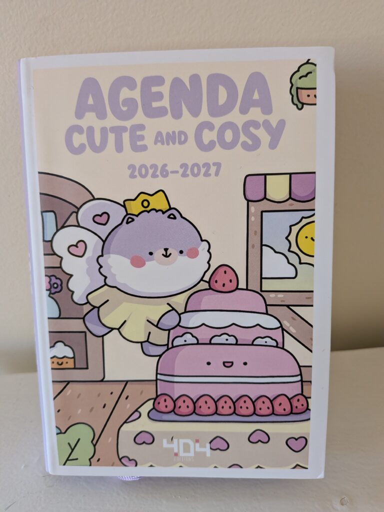 Agenda mignonne et cosy 2026-2027 avec illustrations kawaii, parfait pour organiser votre année avec style et douceur.