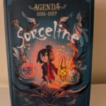 Agenda Sorceline 2026-2027, planner scolaire pour adolescents, avec illustrations magiques et fantastiques, idéal pour organiser l'année scolaire 2026-2027.