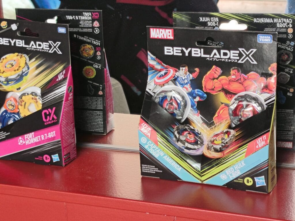 Beyblade X Marvel, jouets de combat pour enfants, avec personnages Marvel et accessoires, parfaits pour les fans de Beyblade et Marvel, à partir de 8 ans.
