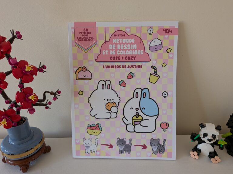 Livre de dessin et coloriage Cute & Cozy avec des illustrations de lapins mignons et des motifs de desserts, parfait pour les amateurs d'art et de loisirs créatifs.