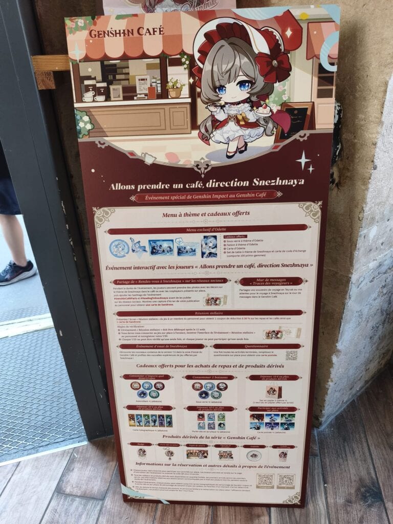 Affiche promotionnelle du Genshin Café avec personnage de Teyvat, invitant à prendre un café et découvrir des cadeaux et produits dérivés.