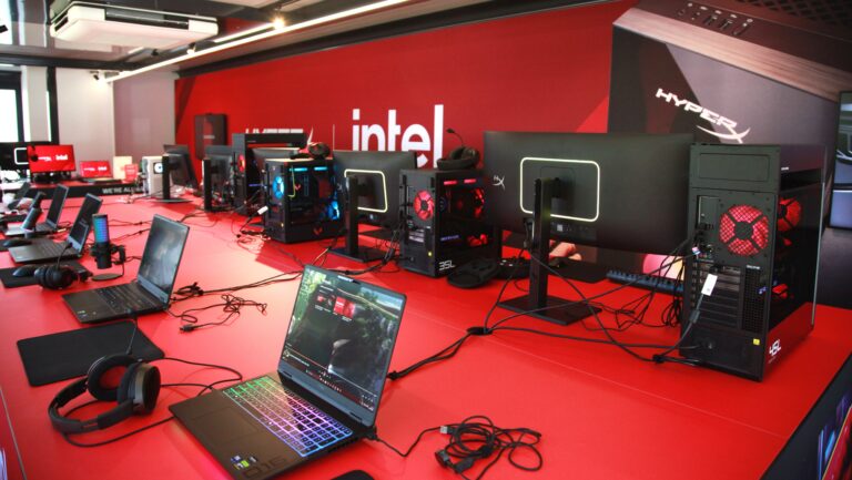 Stand HyperX à la Gamescom 2026 avec ordinateurs gaming, accessoires et équipements de jeu dernier cri.