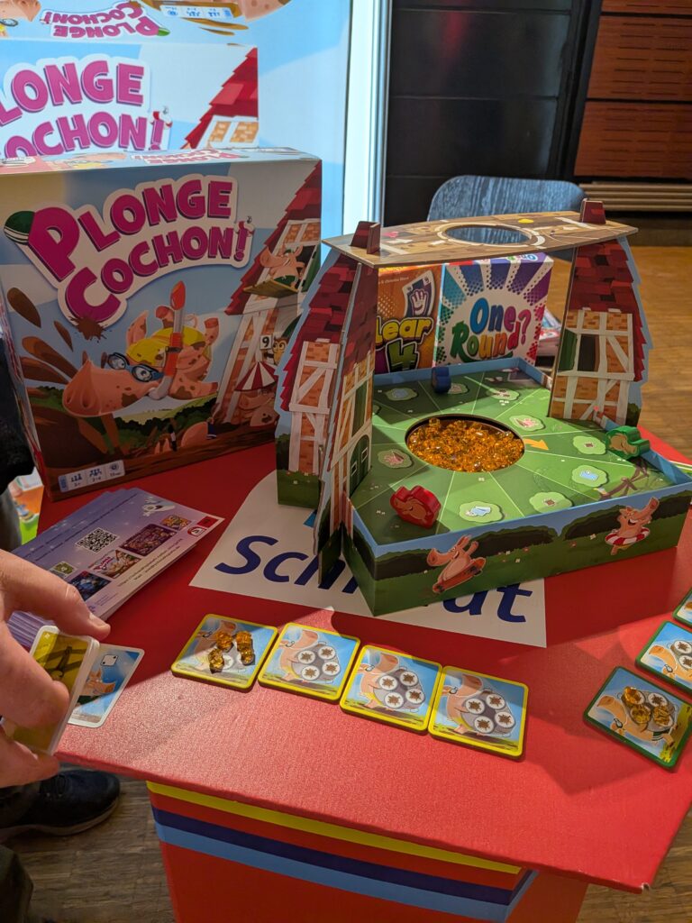 Jeu de société Plonge Cochoni avec plateau, cartes et figurines pour enfants et familles.