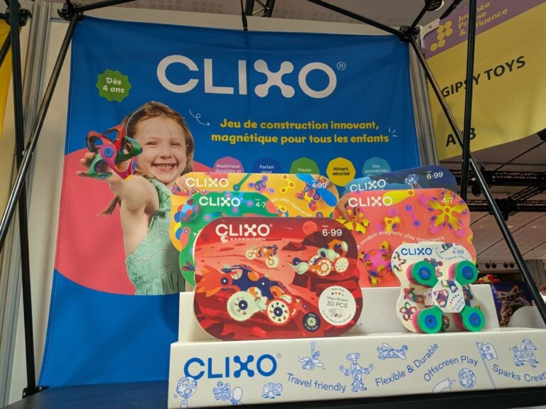Jeu de construction Clixo pour enfants avec pièces magnétiques colorées et créatives, idéal pour stimuler l'imagination des jeunes.
