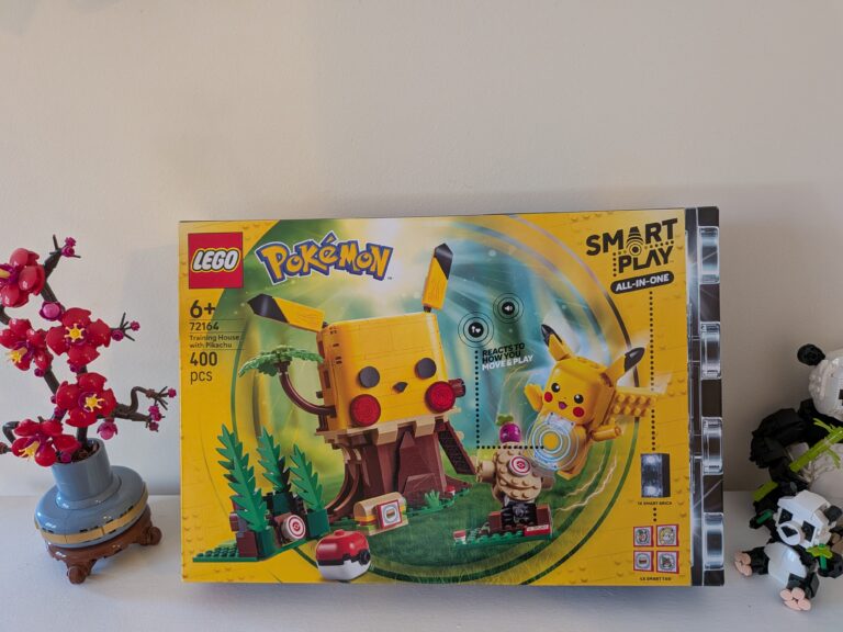 Set LEGO Pokémon 72164 avec Pikachu, la cabane d’entraînement, et accessoires pour enfants, idéal pour les fans de Pokémon et de construction LEGO.
