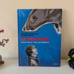 Couverture du livre 'Le Débutant' de Damien Maric et Antoine Schiffers, illustrant un requin menaçant et un jeune homme.