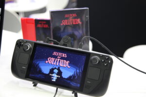 Console portable avec écran affichant Sisters of Solitude, jeu d'horreur et de fantômes, en contexte de gaming lors de la Gamescom 2026.