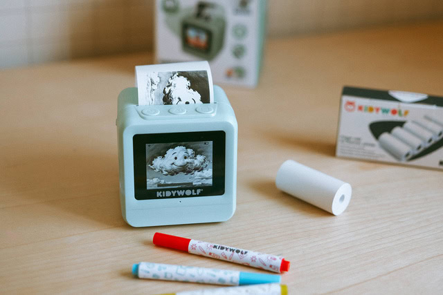 Imprimante 3D Kidywolf avec accessoires pour enfants, idéale pour stimuler la créativité et l'apprentissage scientifique.