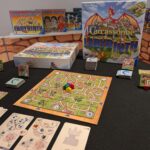 Jeu de société Labyrinthe anniversaire 40 ans affiché sur table avec plateau coloré, boîtes et pions.