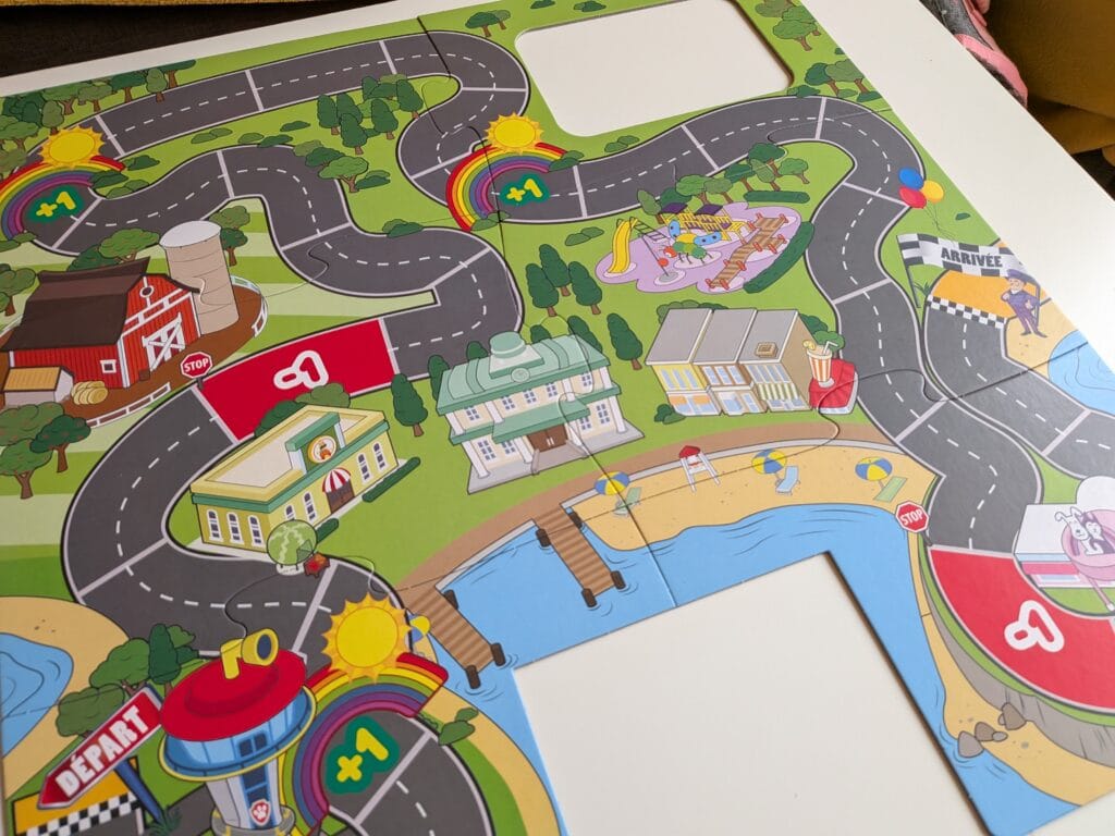 Jeu de parcours coloré avec routes, ponts, et attractions pour enfants, idéal pour jouer et apprendre.